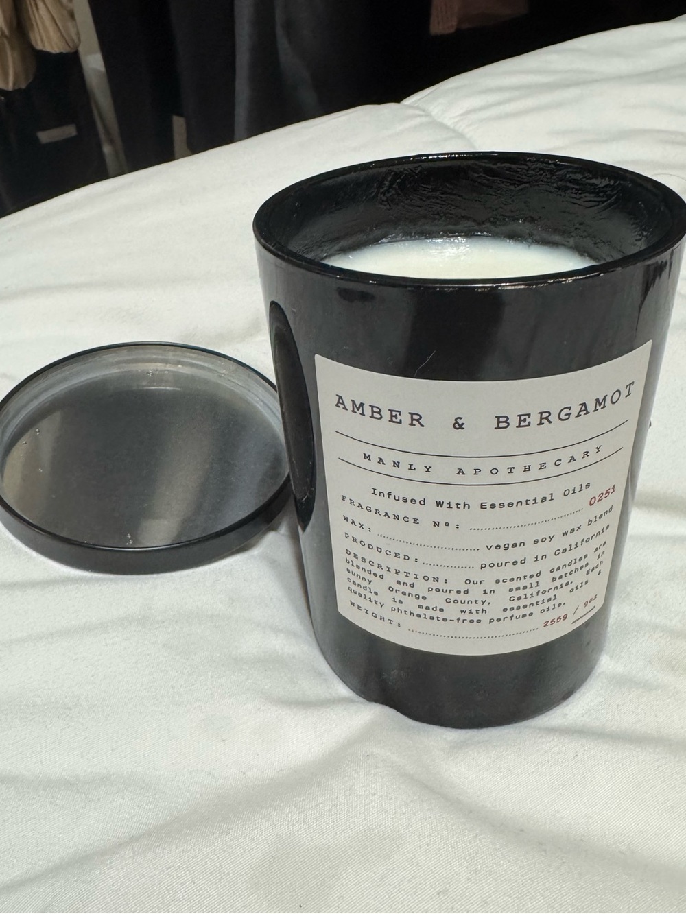 *FREE w/ purchase! Amber & Bergamot Manly Scented Candle Unused - Picture 3 of 4